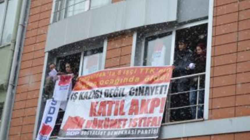 Eylemciler, MTA Binasını Işgal Etti