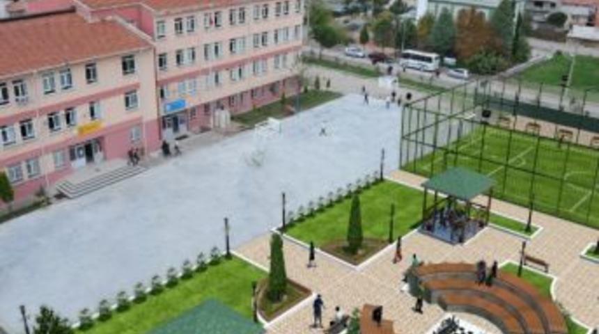 &Ccedil;an Belediyesi'nden İhl'ye Halı Saha Ve &Ccedil;evre D&uuml;zenlemesi