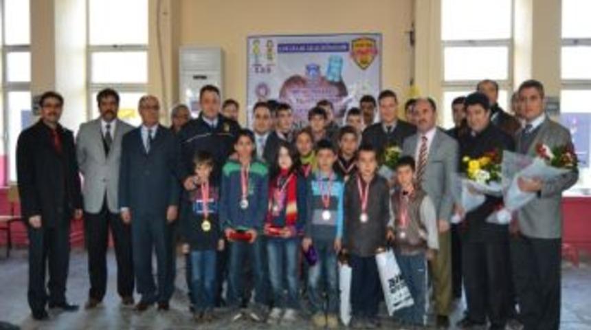 Eşme&rsquo;de Satran&ccedil; Turnuvası