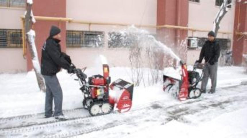 Karla M&uuml;cadele 24 Saat Devam Ediyor