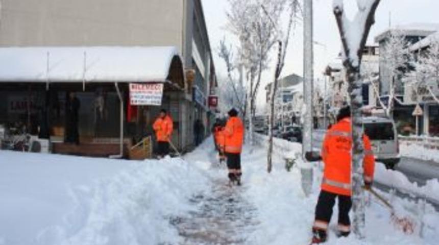 D&uuml;zce Belediyesi'nden Kar Seferberliği