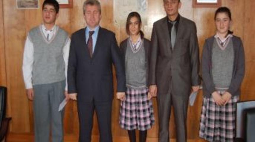 &Ouml;ğrenciler Gazete &Ccedil;ıkarıyor