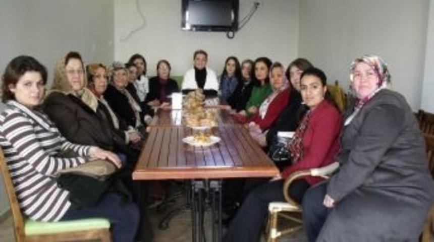 Ak Partili Kadınlar İlk Toplantısını Yaptı