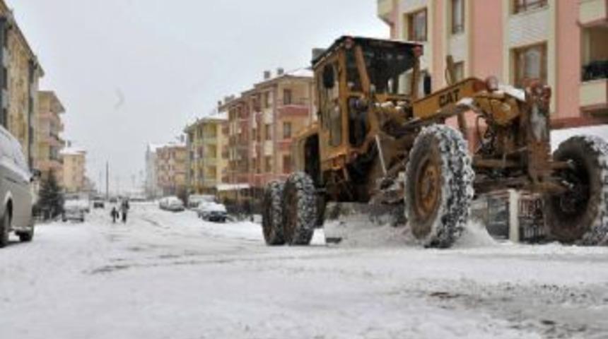 Mamak’ta Kar Timleri İş Başında
