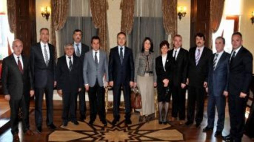 Vali Altıparmak Şube Müdürlerini Kabul Etti