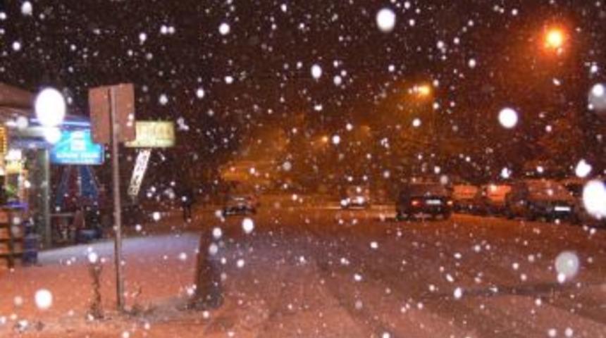 Ak&ccedil;akoca'dan Gece Kar Manzaraları