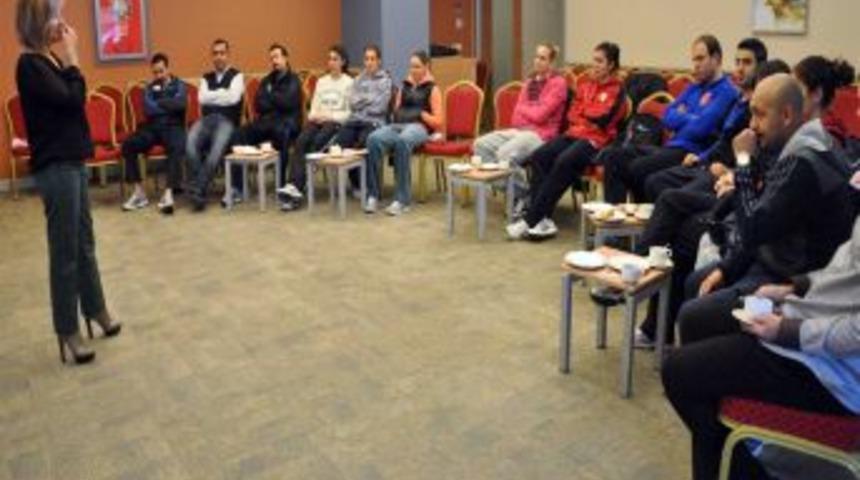 Botaşsporlu Oyunculara Sporcu Psikolojisi Anlatıldı