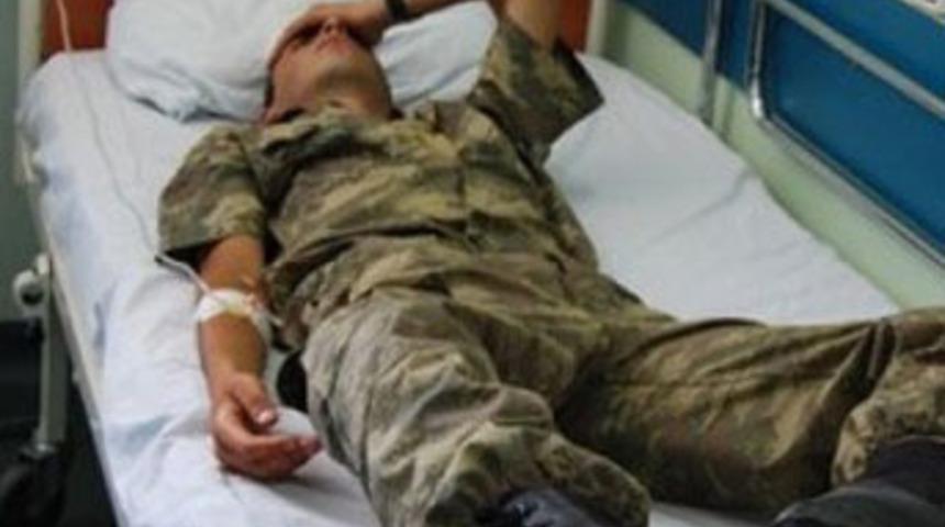 Zehirlenen askerlerden biri &ouml;ld&uuml;