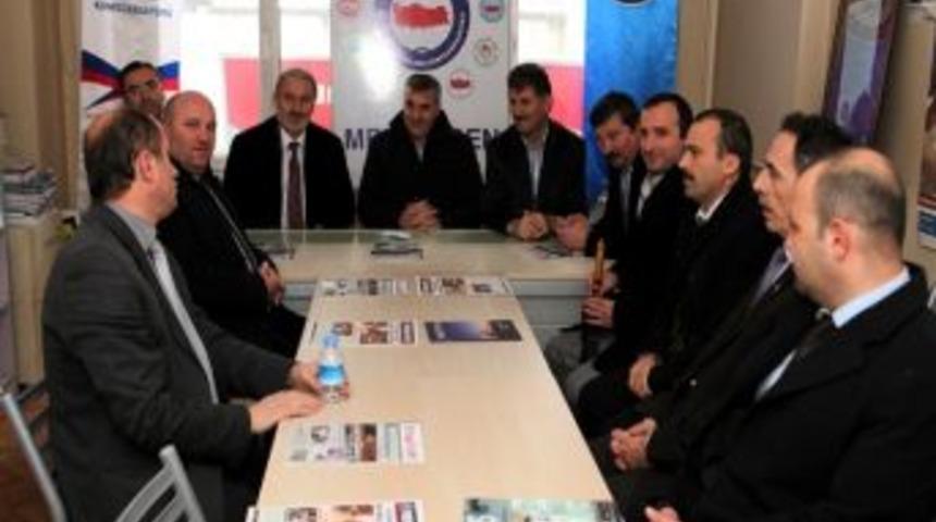 Hizmet Yolunda Birlikte Y&uuml;r&uuml;yeceğiz
