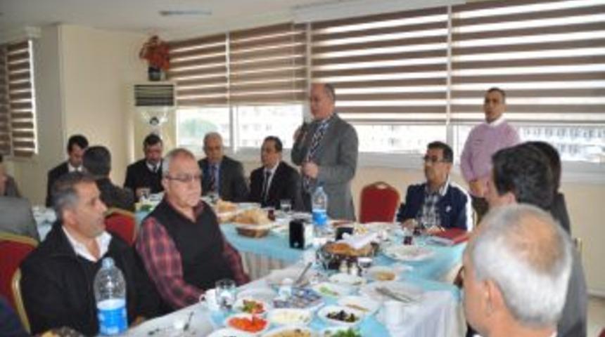 Başkan Sipahioğlu, Muhtarlara B&uuml;y&uuml;kşehir Yasasını &Ouml;ğretti