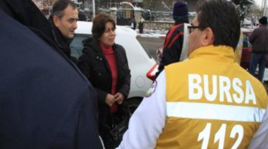 Bursa'da Karla Gelen Kazalar: 4 Yaralı