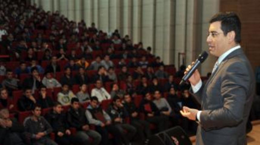 Antalya'da Lise &Ouml;ğrencilerine Y&ouml;nelik Motivasyon Seminerleri Devam Ediyor