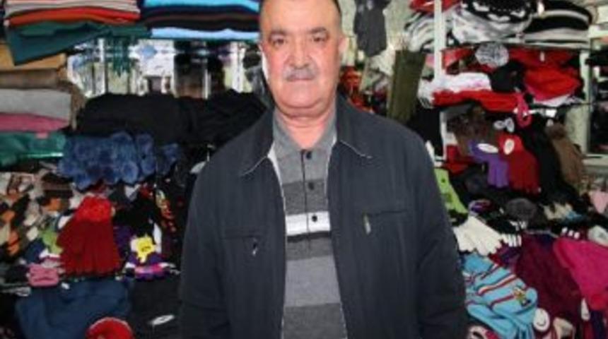 Soğuk Havalar Atkı Ve Bere Satışlarını Arttırdı