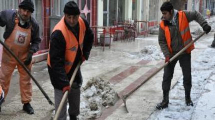 Yerk&ouml;y'de Kar Temizliği Yapıldı