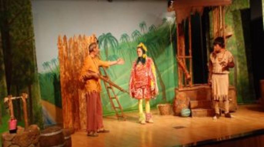 &lsquo;ıssız Ada&rsquo; Didimli &Ccedil;ocuklar İ&ccedil;in Sahnelendi