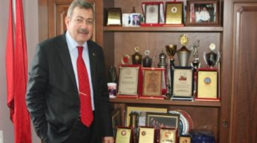 Başkan G&uuml;lşen Gazeteciler G&uuml;n&uuml; İ&ccedil;in Mesaj Yayınladı