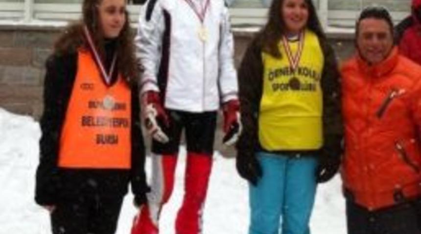 Belediyespor&rsquo;un Kayak&ccedil;ıları Y&uuml;zleri G&uuml;ld&uuml;r&uuml;yor