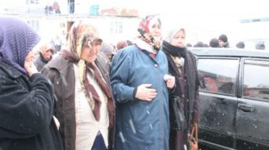 Maden Şehidi Son Yolculuğuna Kar Altında Uğurlandı