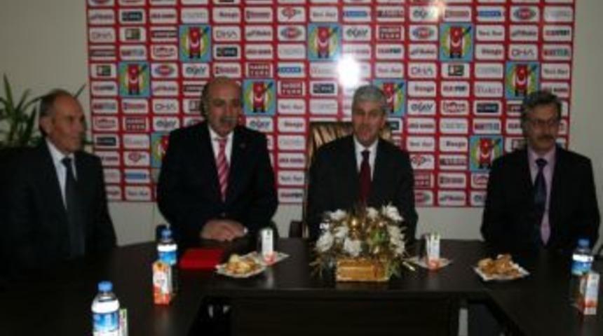 Vali Erden Gazeteciler Cemiyetini Ziyaret Etti