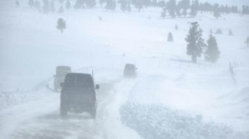 Toroslar'da Kar Fırtınası Etkili Oluyor