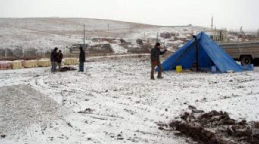 Yoğun Kara Rağmen Park &Ccedil;alışmaları S&uuml;r&uuml;yor