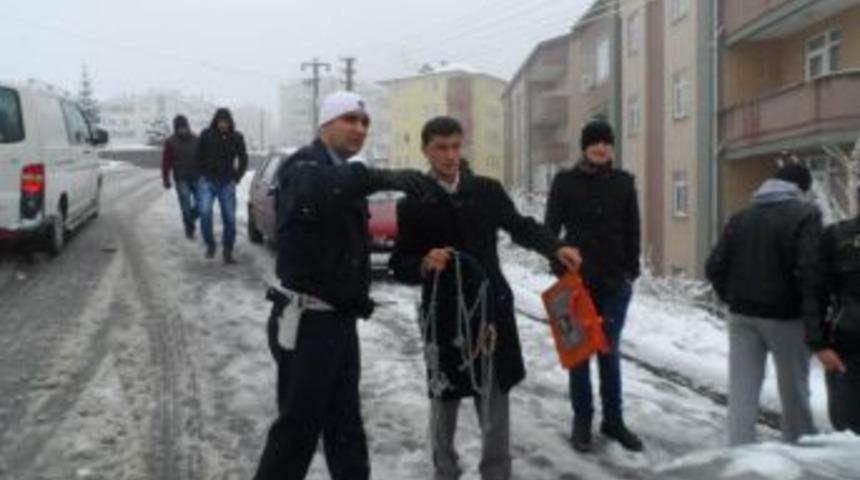 Alaplı'da kar yağışı etkisini g&ouml;sterdi