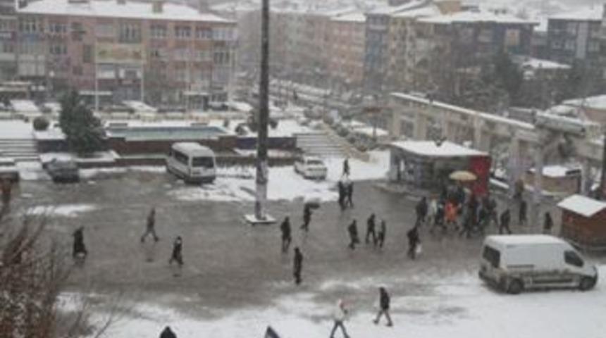 Bakırk&ouml;y&rsquo;de karla m&uuml;cadele s&uuml;r&uuml;yor