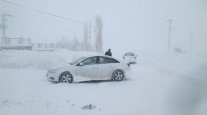 Kar Ve Tipiden Mahsur Kalan Vatandaşlar Kurtarıldı