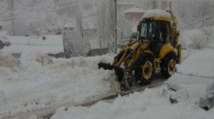 &Ccedil;ukurca'da Kar 1 Metreyi Aştı