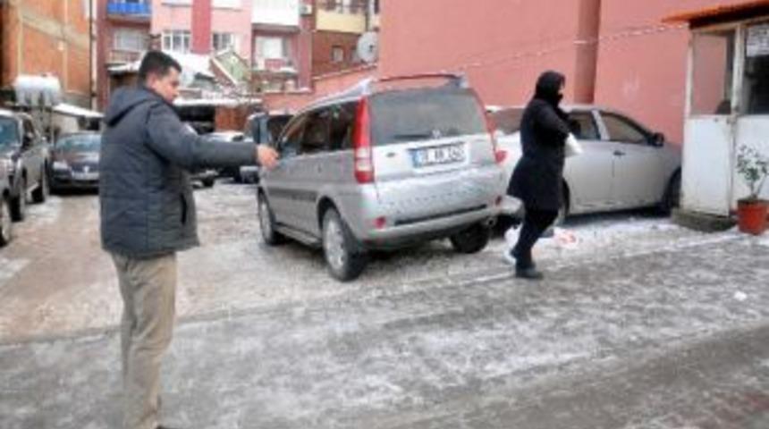 Yangına Giden İtfaiye Buz Engeline Takıldı