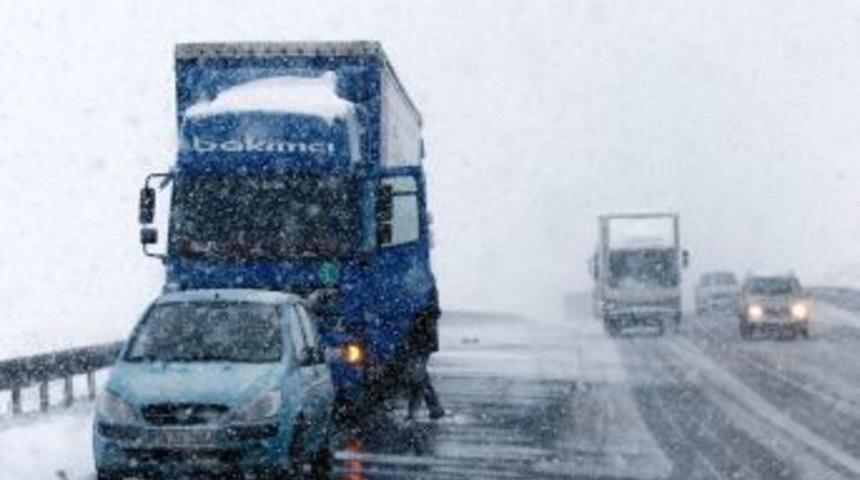 Yollar Karla Kaplandı, D&ouml;n&uuml;ş Yolu &Ccedil;ile Oldu