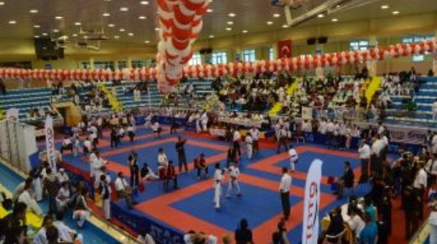 2012 Yılı Erzurum Gen&ccedil;likspor A&ccedil;ısından Başarılı Ge&ccedil;ti