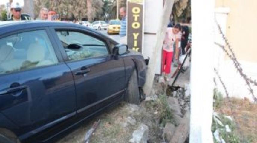 Urla'da Trafik Kazası: 3 Yaralı