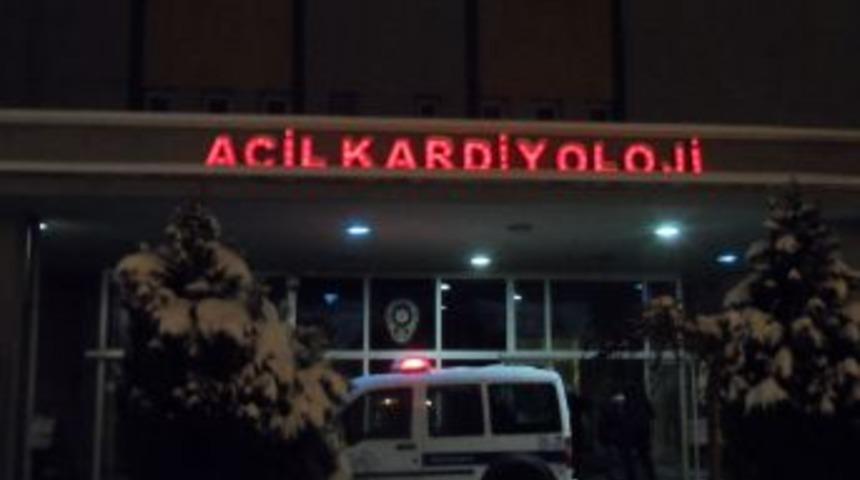 Otob&uuml;s Kazasında Yaralananlar &Ccedil;evre Hastanelere Kaldırıldı