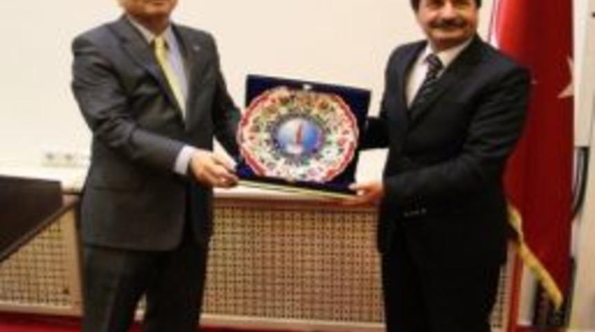 Merkez Bankası Eski Başkanı Yılmaz: "t&uuml;rkiye K&uuml;resel Krize Rağmen Sağlıklı B&uuml;y&uuml;yor&rdquo;