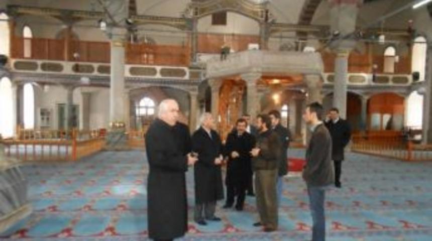 Başdanışman Yılmaz, K&uuml;tahya Ulu Cami'ye Hayran Kaldı