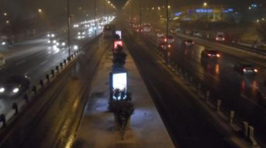 İstanbul'da Kar Yağışı Akşam Da Devam Etti