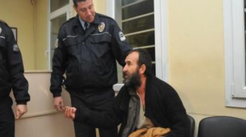 İzmir Polisi Sokakta Kalanlara Sahip Çıktı
