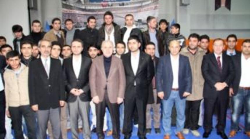 AK Esenyurt Gen&ccedil;liğinin coşkulu toplantısı