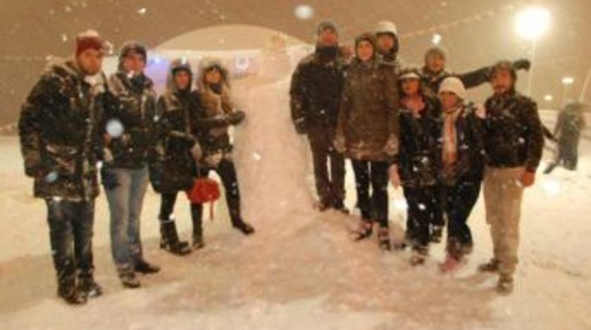 BE&Uuml; &ouml;ğrencilerin sıradışı anma şekli!..