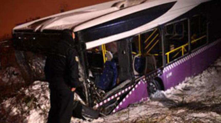 Halk otob&uuml;s&uuml; g&ouml;l kenarına u&ccedil;tu