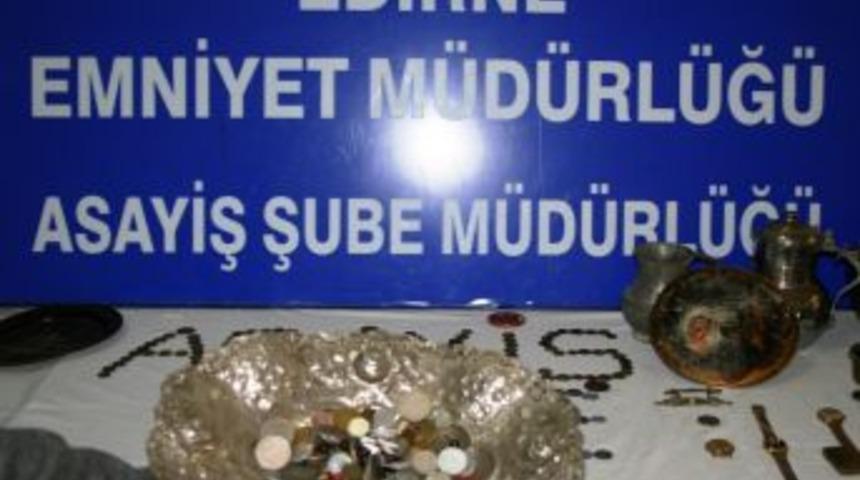 Emekli Profes&ouml;r&uuml;n Antika Eşyalarını &Ccedil;alan Hırsızlar Yakalandı