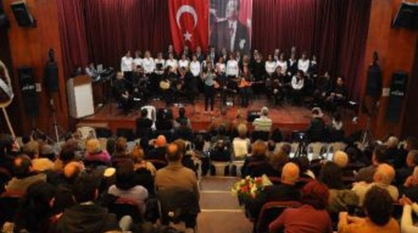 Kuşadası'nda Neşet Ertaş&rsquo;ı Anma Gecesi