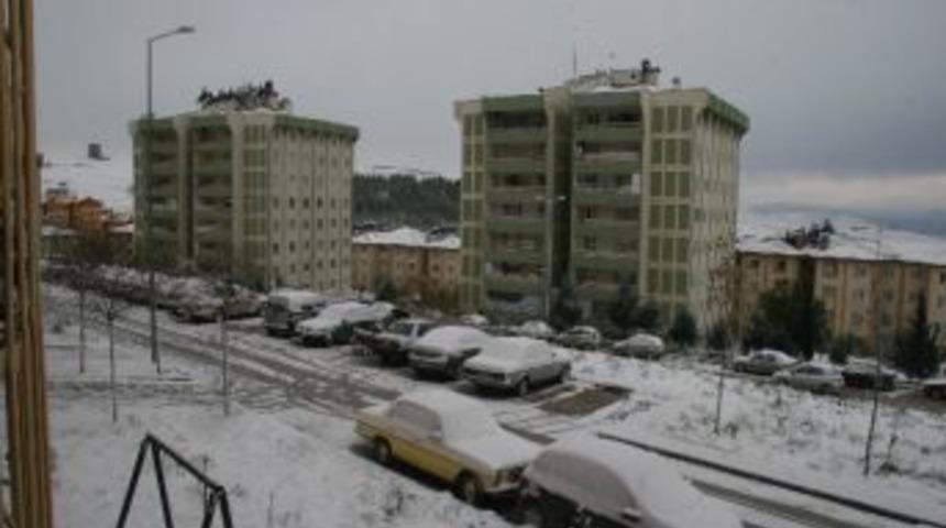 Kilis G&uuml;ne Karla Uyandı