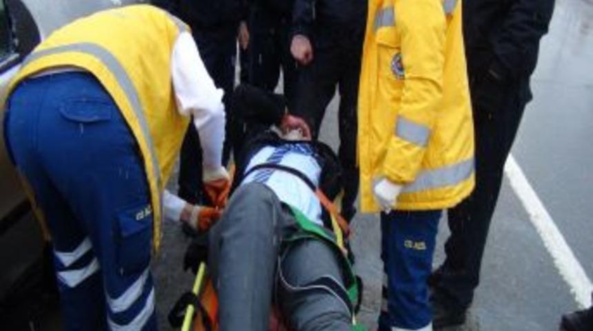 Buzlu Yolda Sol&uuml;syon Aracına &Ccedil;arptı