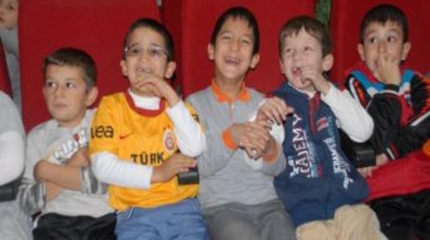 Fethiyeli &Ccedil;ocuklar Hacivat Ve Karag&ouml;z&rsquo;&uuml; &Ccedil;ok Sevdi