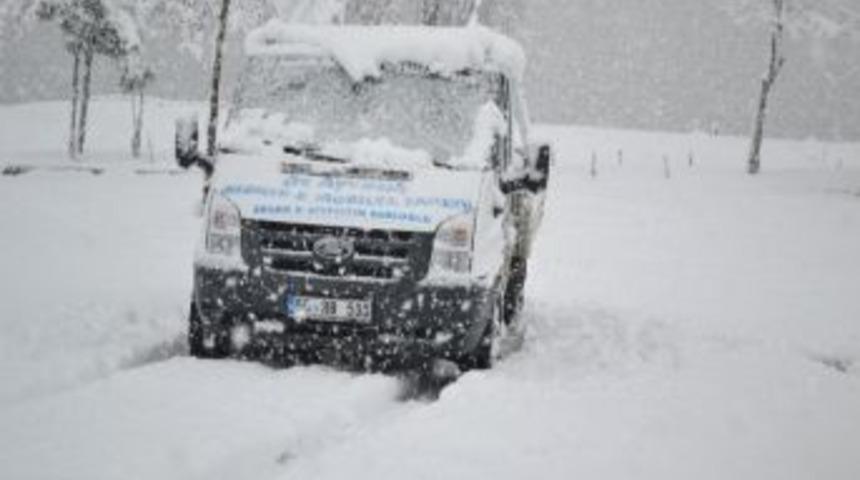 G&ouml;k G&uuml;r&uuml;lt&uuml;l&uuml; Kar Yağışı Korkuttu