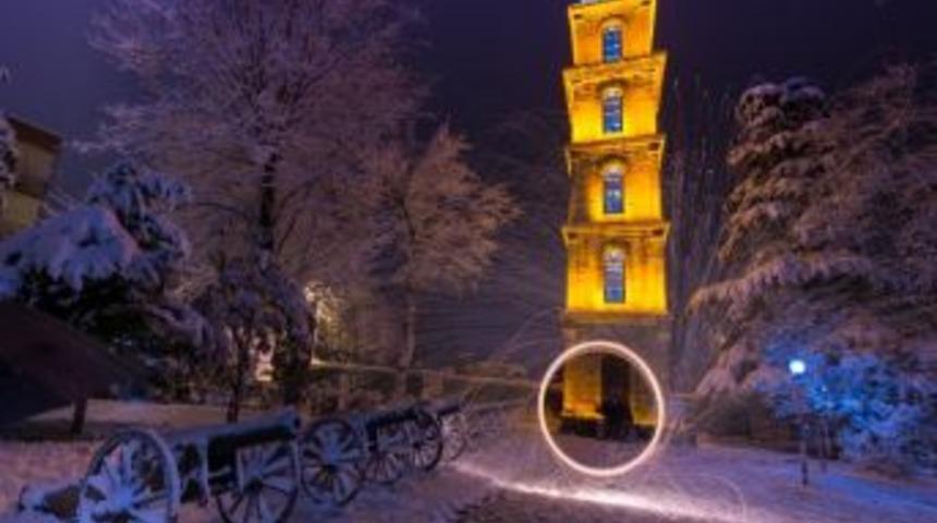 Fotoğraf Sanat&ccedil;ısının Kar &Uuml;zerinde G&ouml;rsel Ş&ouml;leni