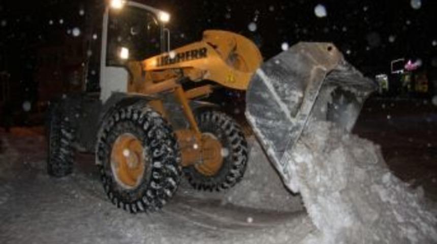 Nevşehir&rsquo;de Kar İle M&uuml;cadele Hız Kesmedi