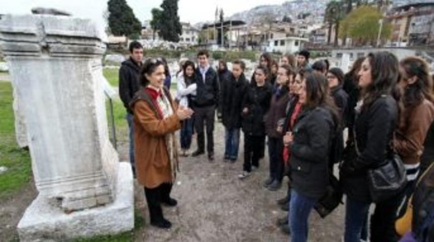 İzmir&rsquo;in Gen&ccedil;leri Kentini &Ouml;ğreniyor